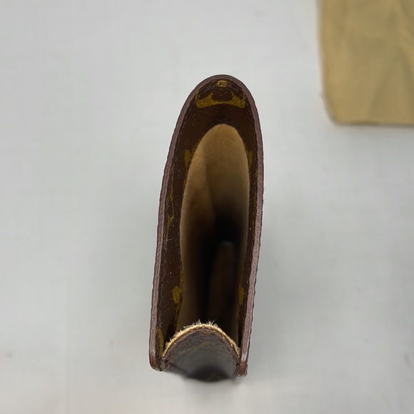 Authentic Louis Vuitton glasses case with lens cleaner and COA - Picture 2 of 9